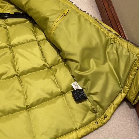 Stormtech lime green puffer jacket with down and feather fill Medium - Picture 7 of 8